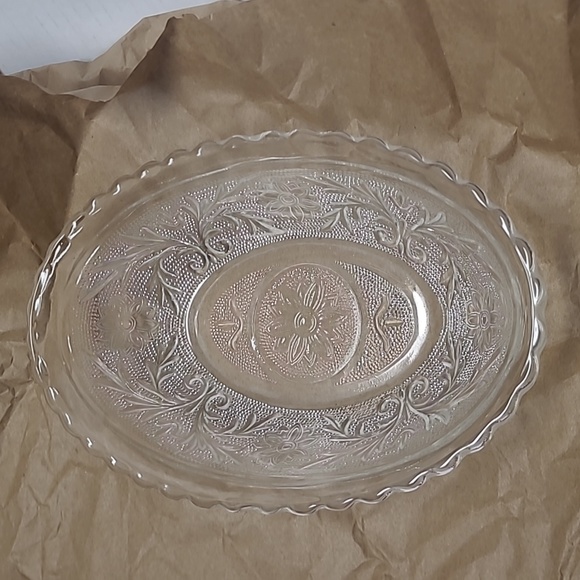 T48: Vintage Sandwich Clear Glass Oval Bowl - Tiara Pattern - Picture 1 of 5
